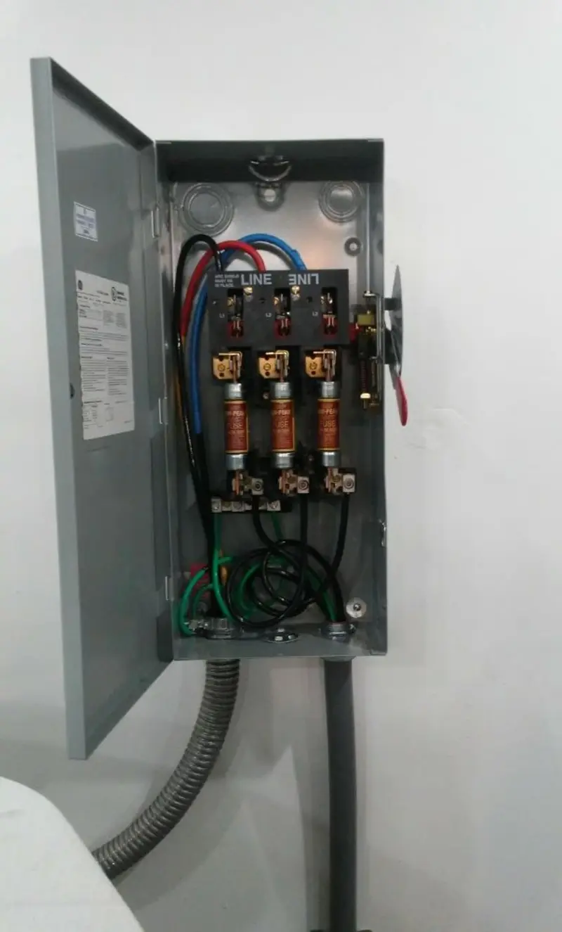 Three-phase disconnect switch installed for Smoke Detector Installation in Key Center